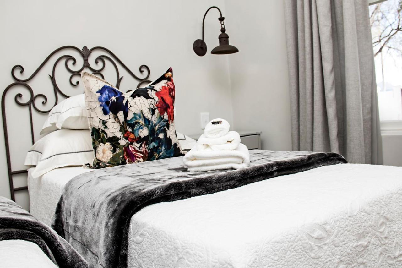 French Karoo Guesthouse Бофорт-Уэст Экстерьер фото