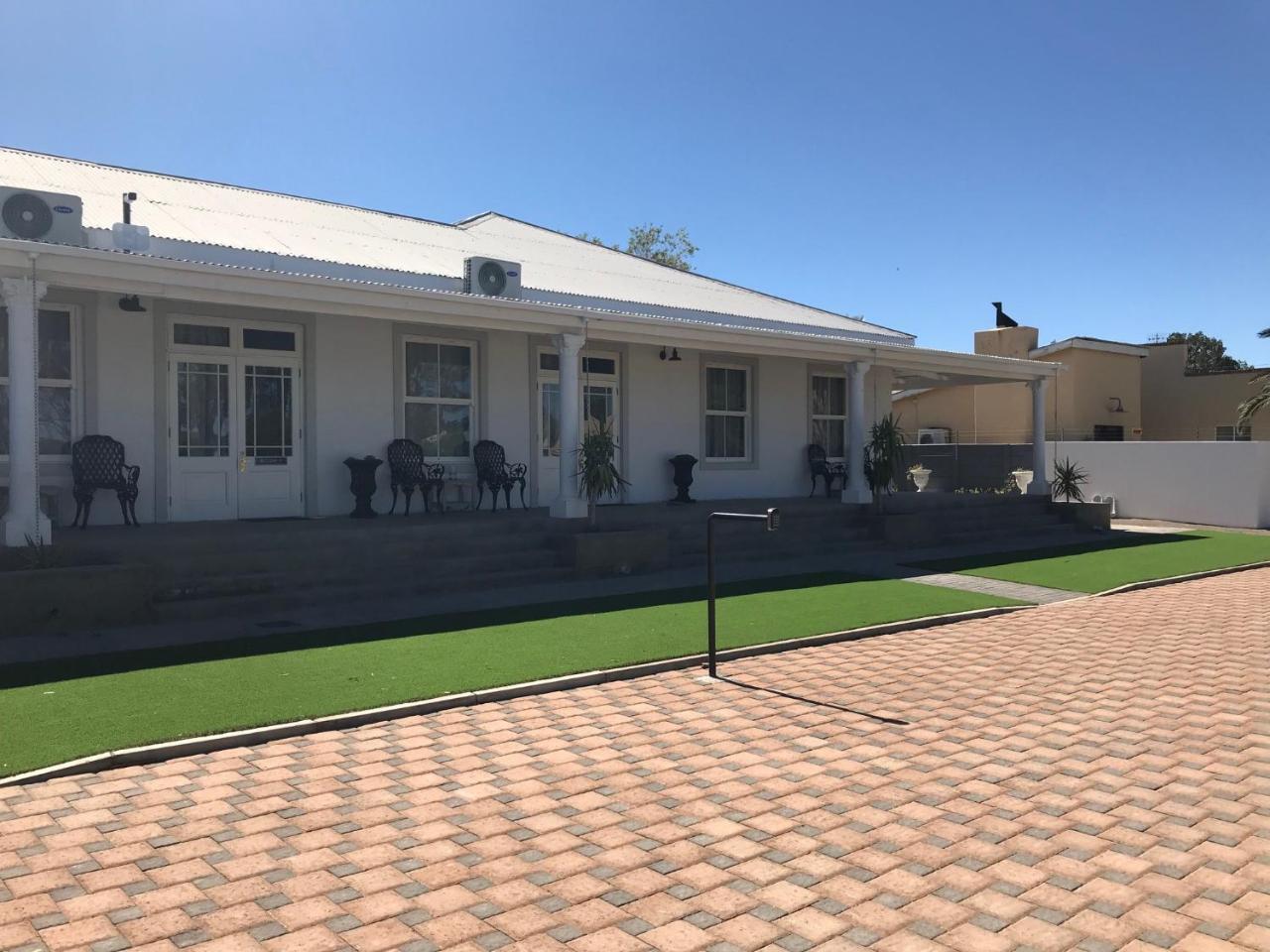 French Karoo Guesthouse Бофорт-Уэст Экстерьер фото