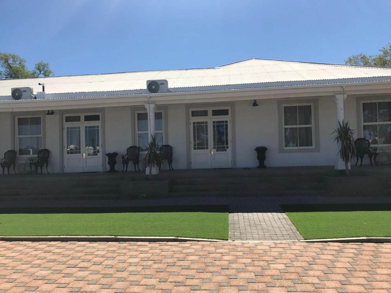 French Karoo Guesthouse Бофорт-Уэст Экстерьер фото