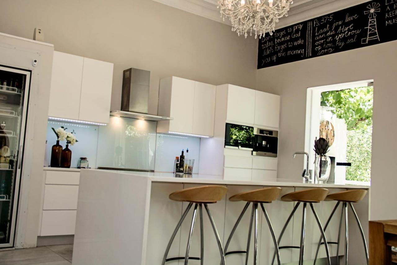 French Karoo Guesthouse Бофорт-Уэст Экстерьер фото